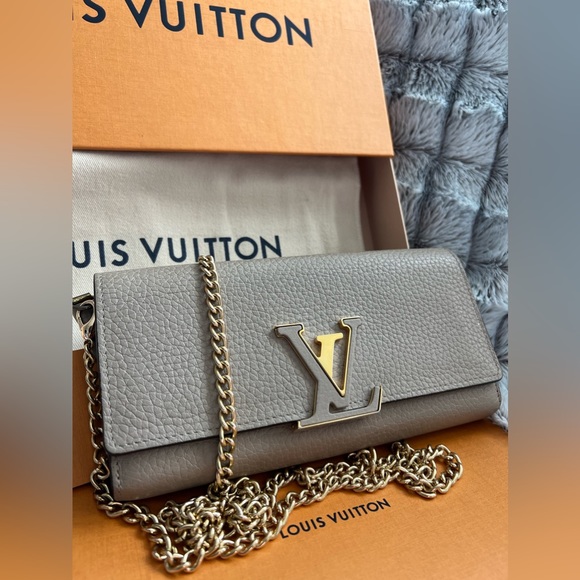 Louis Vuitton Taurillon Capucines Long Bifold Wallet on chain/crossbody bag 🔥 - Picture 2 of 16